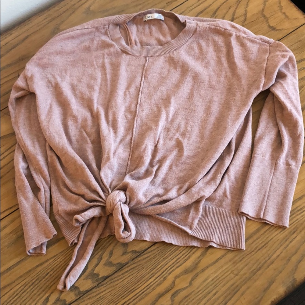Classic knit / sweater w knot at waist • Dex